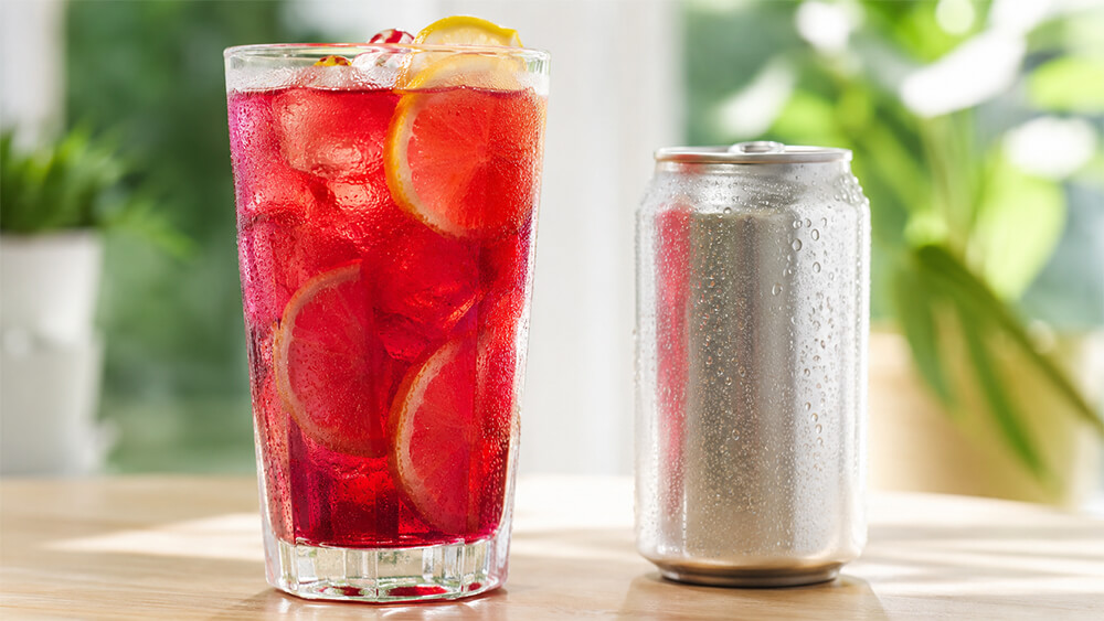 Chá vs. bebidas açucaradas: por que a troca faz sentido e como tornar o hábito sustentável
